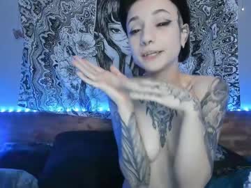 girl
        nikki_webb cam image #2406614
