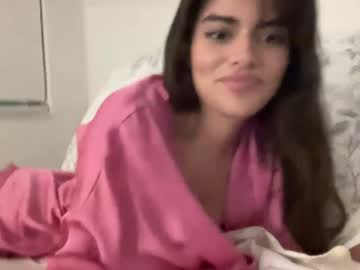girl
        poutyselenaa cam image #3933763