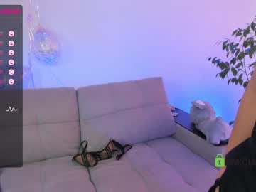 girl
        lonelyflowerr cam image #1841489