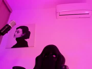 girl
        thecosmicgirl cam image #6055430