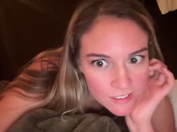 girl
        bananascoconutz cam image #3576630