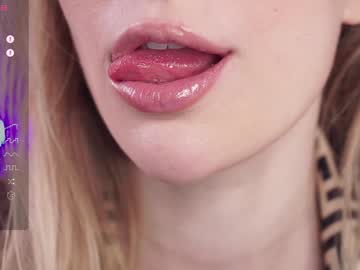 girl
        _icecrystal cam image #4812242