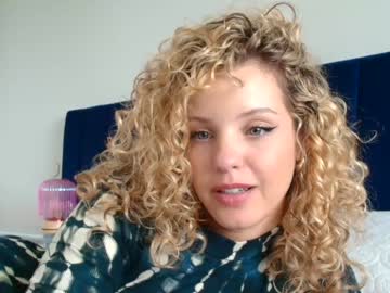 girl
        theislandgirl cam image #6719143