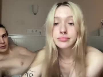 girl
        milky__coffee cam image #4293173