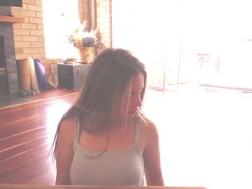 girl
        kendalltyler cam image #4814998