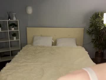 girl
        lauratanguy cam image #5580491