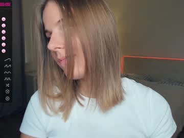 girl
        erline_may cam image #3772732