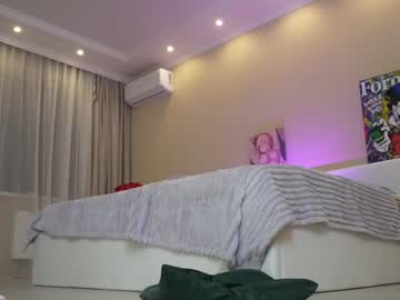 girl
        rosyemily cam image #4688107