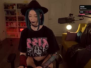 girl
        loony_moony cam image #4008963