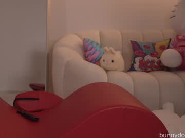 girl
        bunnydollstella cam image #6835683