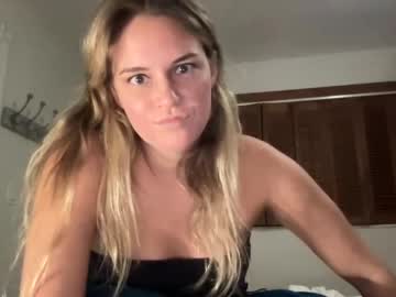 couple
        snowbunnyass cam image #1356821