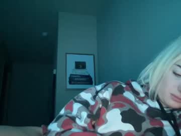 girl
        thtqunt cam image #3388269
