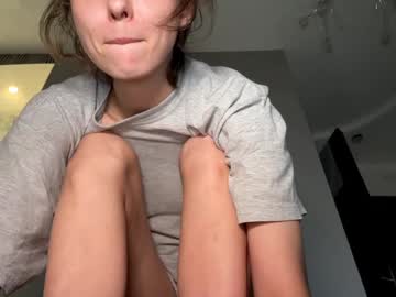 girl
        aevra cam image #4860257