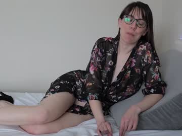 girl
        ellynaomi cam image #1059296