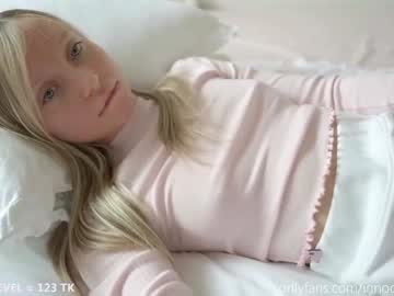 girl
        pureangeldolores cam image #2679801