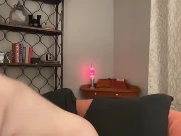 girl
        tinytittytia cam image #3384714