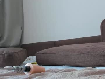 girl
        alice_lady2020 cam image #4302631