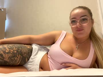 girl
        crystalstreams cam image #4621737