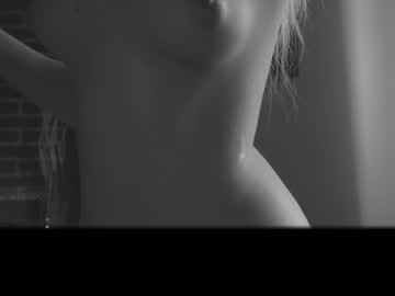 girl
        yolandabertha cam image #1730602