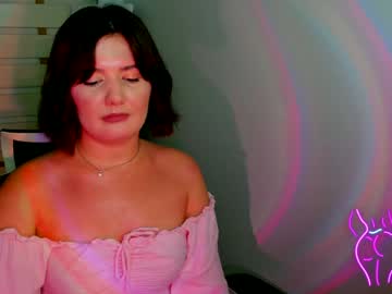 girl
        jennie_berry cam image #4774920