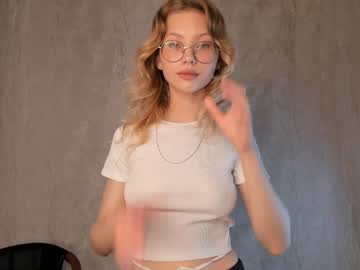 girl
        olivia_madyson cam image #2228659