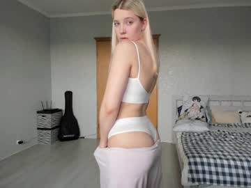 girl
        belle_ellie cam image #1912317