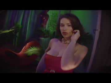girl
        lucieoude_ cam image #889459