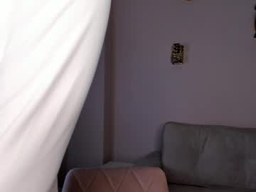 girl
        sunnmoonn cam image #6274556
