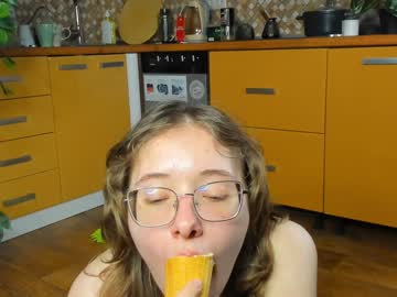 girl
        udelaborom cam image #3732385