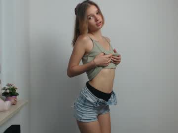 girl
        vivien_slender cam image #4677225