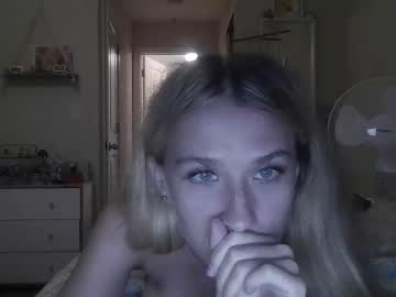 girl
        spoiledbrat20 cam image #1772848