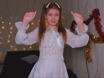 girl
        kylie_mine cam image #494040