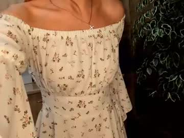girl
        bridgetborom cam image #4046537