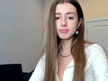 girl
        coy_amina_ cam image #635622