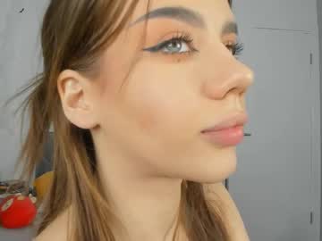 girl
        jenie_fire cam image #5545919