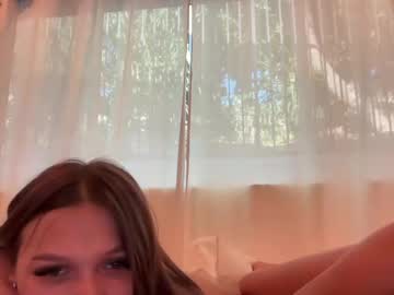 girl
        lillywest cam image #4982142