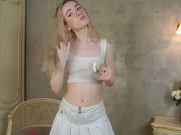 girl
        courtneyabigail cam image #3582075