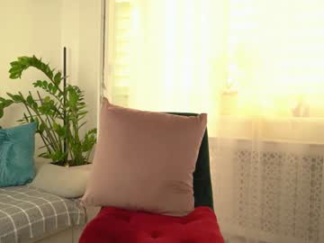 girl
        sweety_rinushka_ cam image #4391348