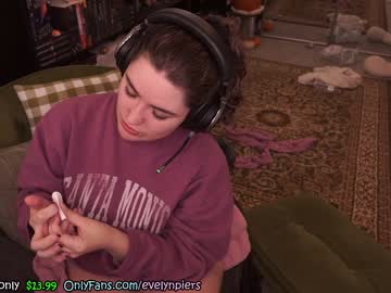 girl
        evelynpiers cam image #2411310
