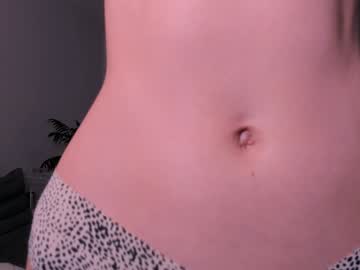 girl
        lauratanguy cam image #5145787