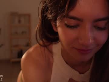 girl
        ellelure_ cam image #6320195