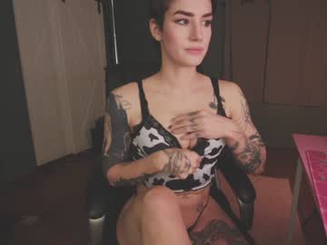 girl
        aynmarie cam image #2641775