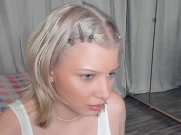 girl
        melissacarterr cam image #490939