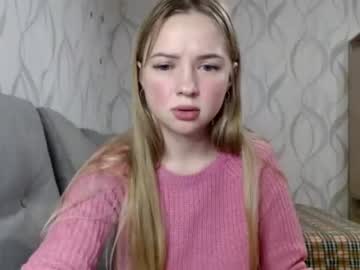 girl
        frayderr cam image #1247055