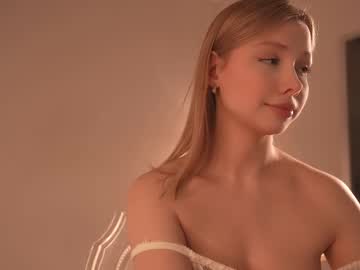 girl
        april_blush cam image #6725767