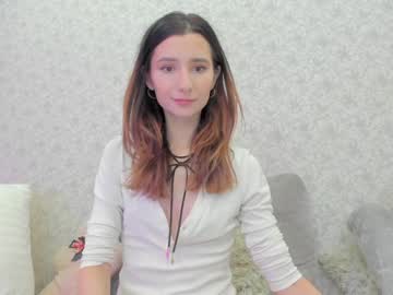 girl
        crystalnut cam image #5693798