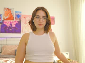girl
        naalani cam image #5921565