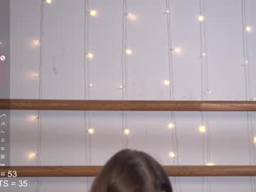 girl
        happynewdear cam image #5891059