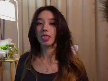 girl
        sarasuo cam image #5972557