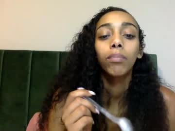 girl
        sophieinthecity cam image #1830667